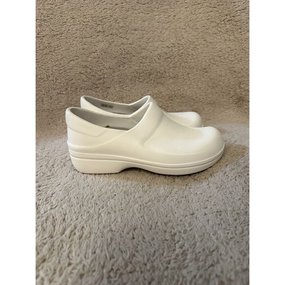 Crocs Neria Pro II White Shoes Clogs Slip Resistant Women’s Size 7 - Picture 1 of 9